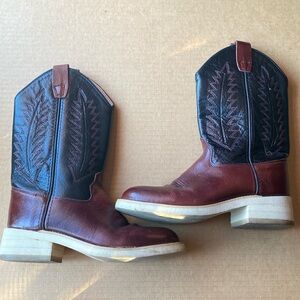 Cute cowgirl boots! 
Lightly used
 size 6.5.